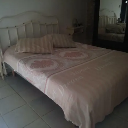 Semesterbostad La Petite Maison Dans Bretigny